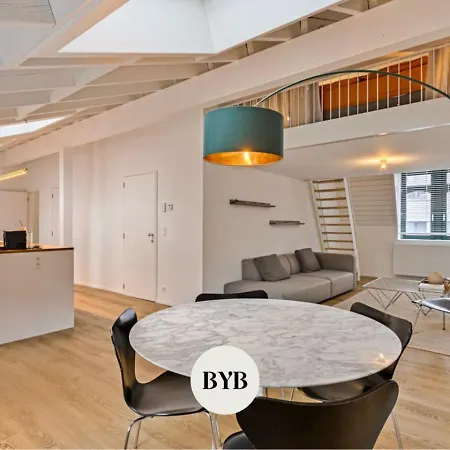 Apartment 3 Bedrooms With Private Parking In Historical Area
