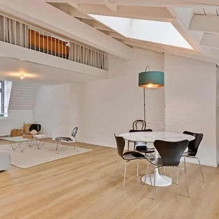 Apartment 3 Bedrooms With Private Parking In Historical Area