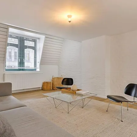 3 Bedrooms With Private Parking In Historical Area